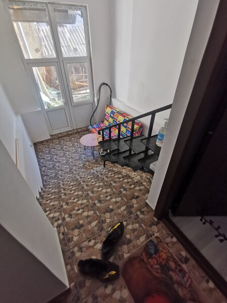 Nehoiu, centru, strada N. Costache, bloc A6, ap. 2, parter.